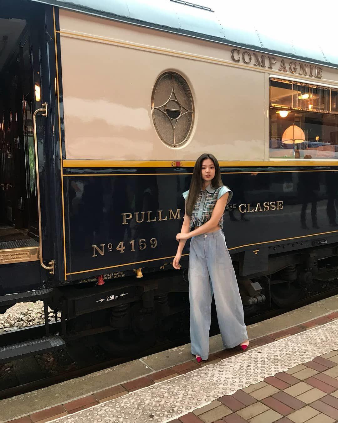 10 Potret Berkelas Jennie Blackpink Saat Hadiri Acara Chanel