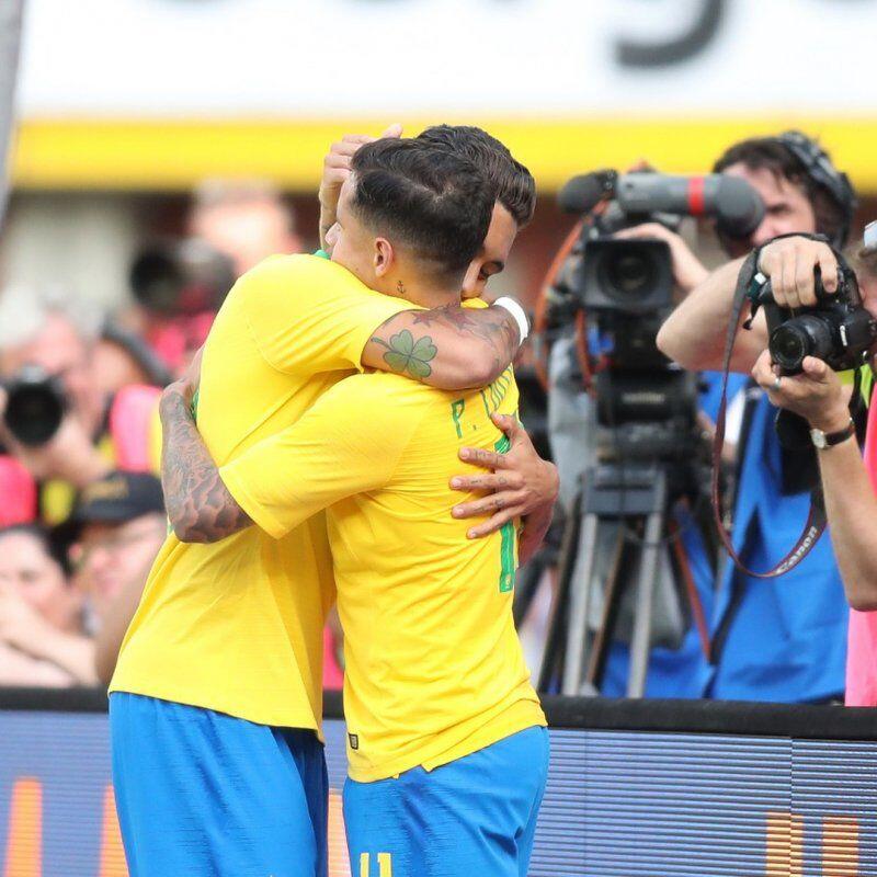 Firmino Tegaskan Ia Tetap Bersahabat dengan Coutinho