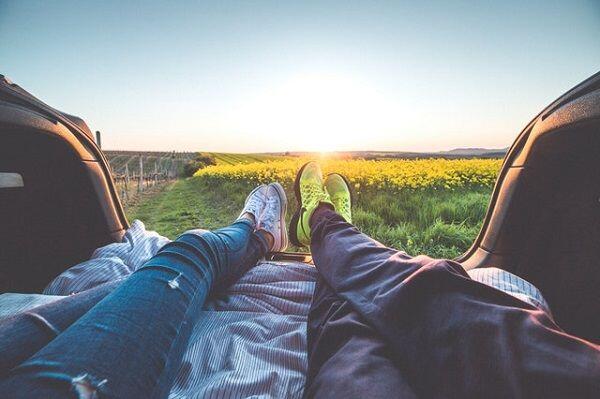 Girls, 7 Tanda Ini Menunjukkan Dia Hanya Menganggapmu Teman Biasa
