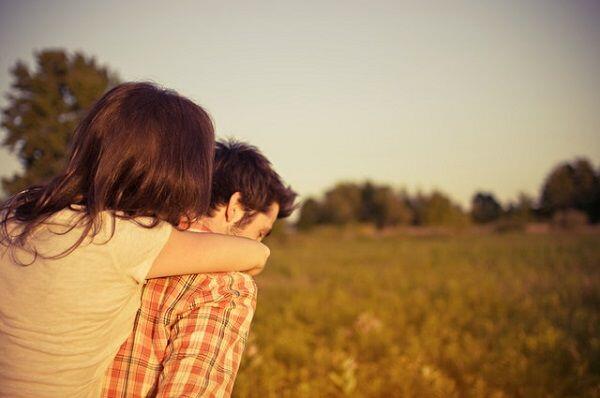 Girls, 7 Tanda Ini Menunjukkan Dia Hanya Menganggapmu Teman Biasa