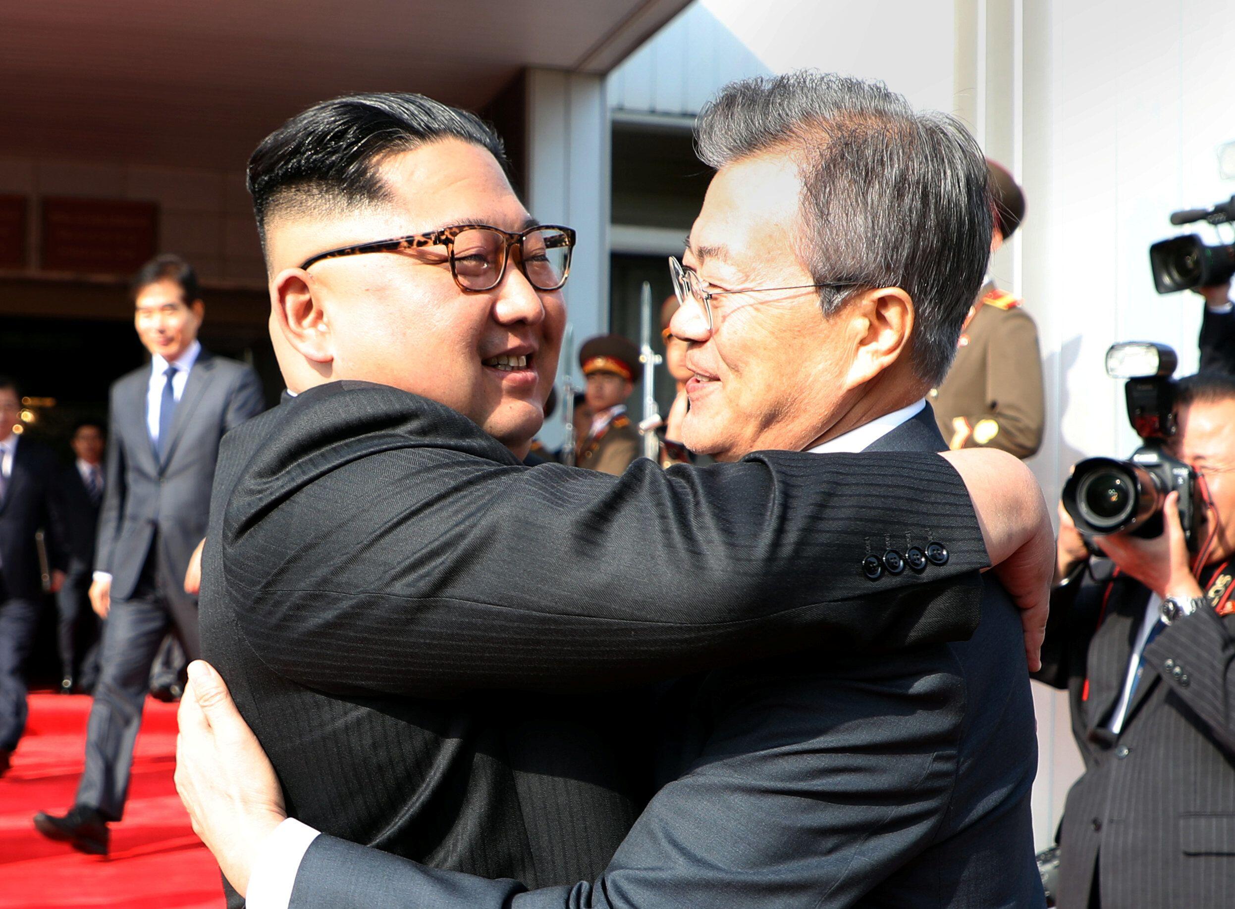 Presiden Korsel Tonton Siaran Langsung Pertemuan Trump dan Kim Jong-un