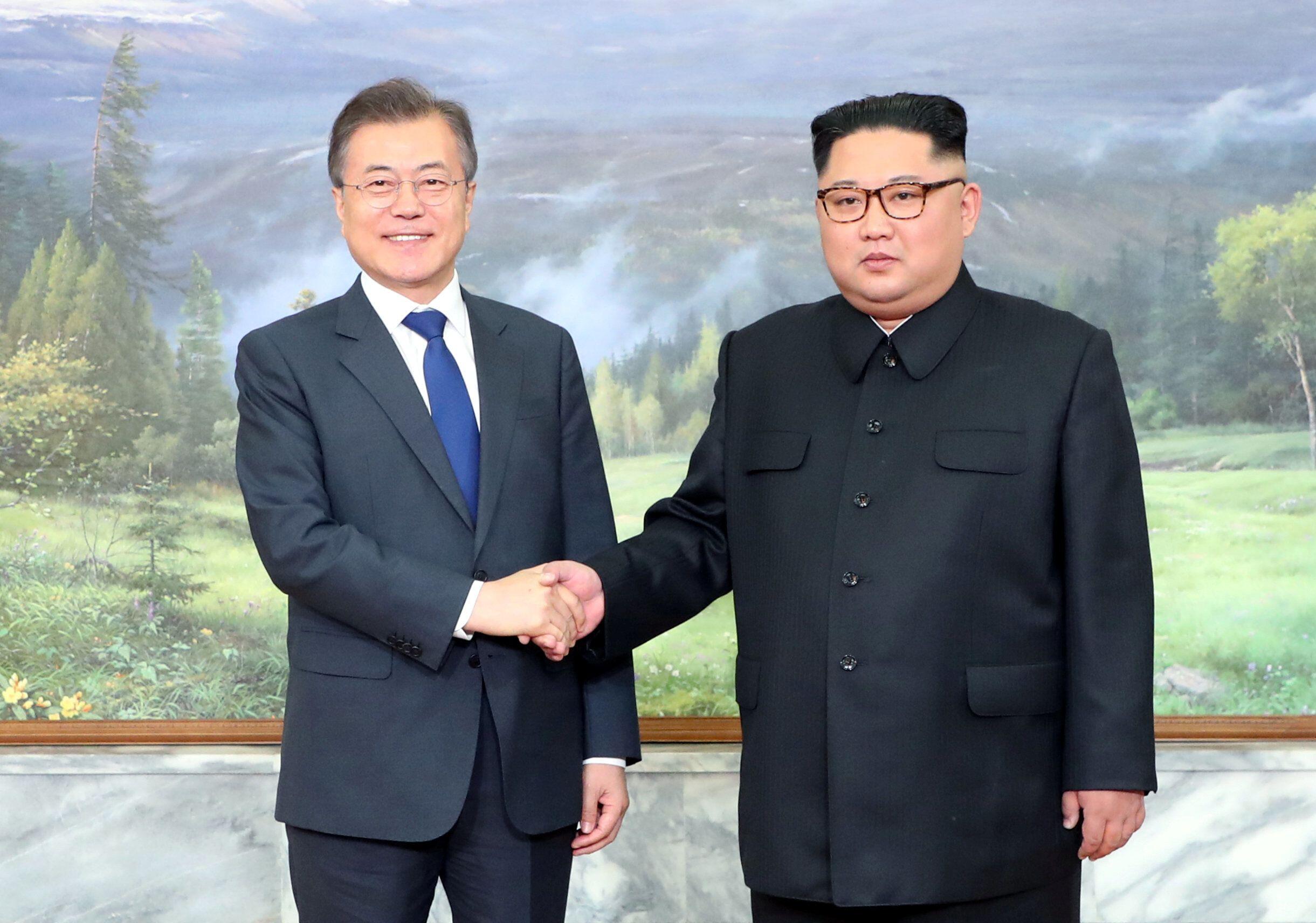 Presiden Korsel Tonton Siaran Langsung Pertemuan Trump dan Kim Jong-un