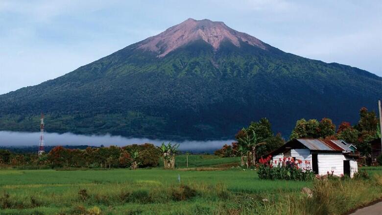 Naik Gunung Bukan Untuk Anak Manja! Tapi..