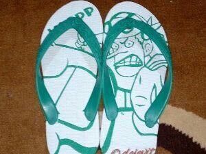 5 Sandal Ukir Bertema One Piece, Unik &amp; Kreatif Nih Yang Buat