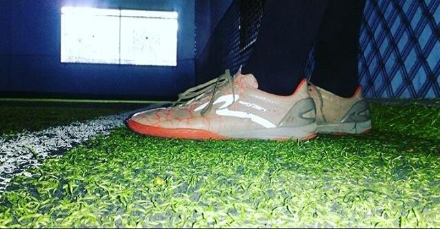 aku dan koleksiku : Sepatu futsal andalanku