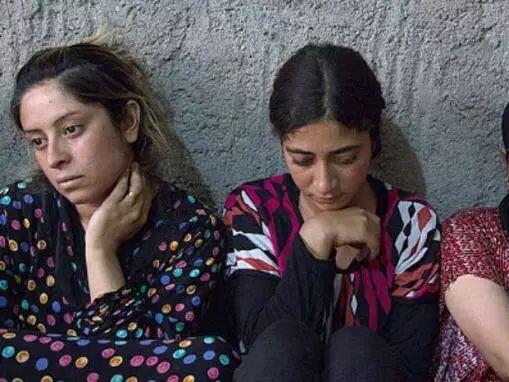 Kelakuan Sehari-hari ISIS, Wanita Dijadikan Budak Seks, yang Pria Dipaksa Perang!