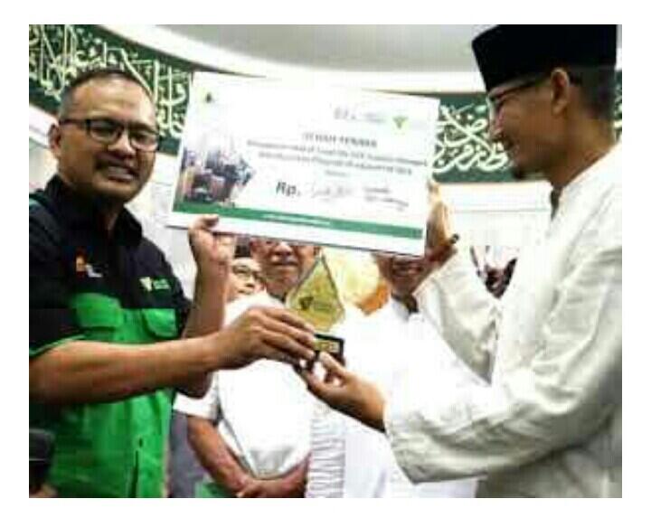 Ahok sedekah 55 jt jd bahan kampamye berbulan-bulan, Sandiaga zakat 1 M minim berita