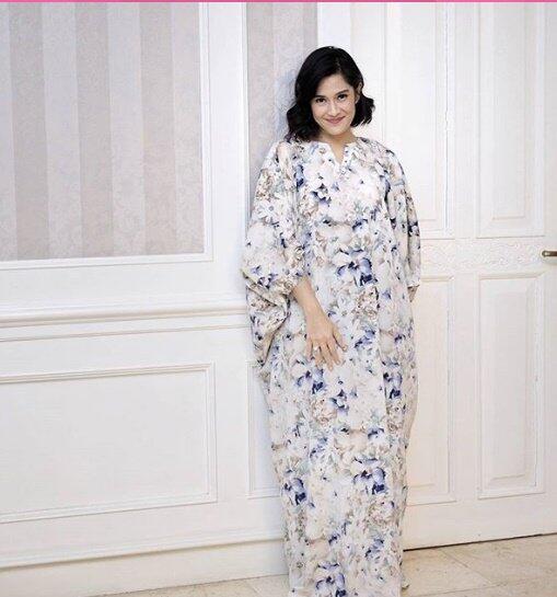 Mencuri Perhatian Saat Hari Raya Tiba? Kaftan Ala Selebritis Cantik Ini Layak Dicoba
