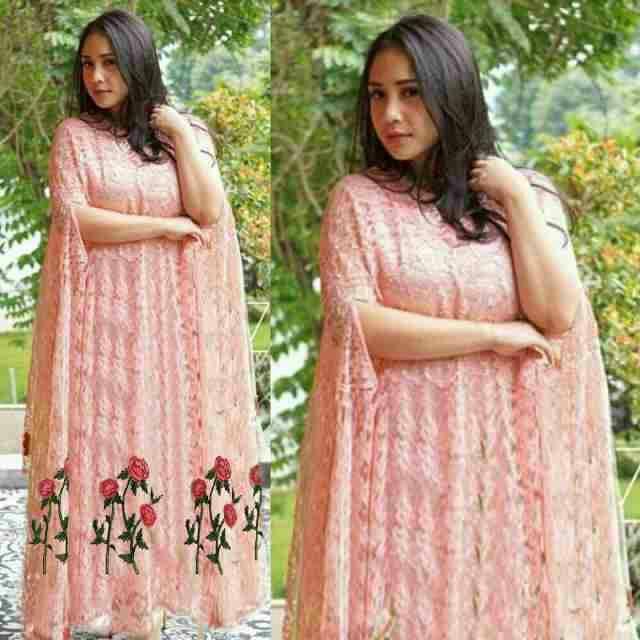 Mencuri Perhatian Saat Hari Raya Tiba? Kaftan Ala Selebritis Cantik Ini Layak Dicoba