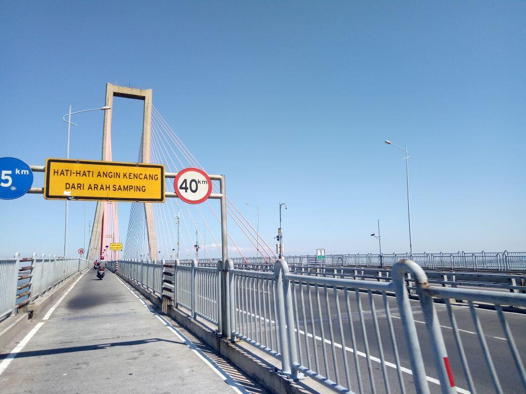 H-1, Jembatan Suramadu Terpantau Sepi