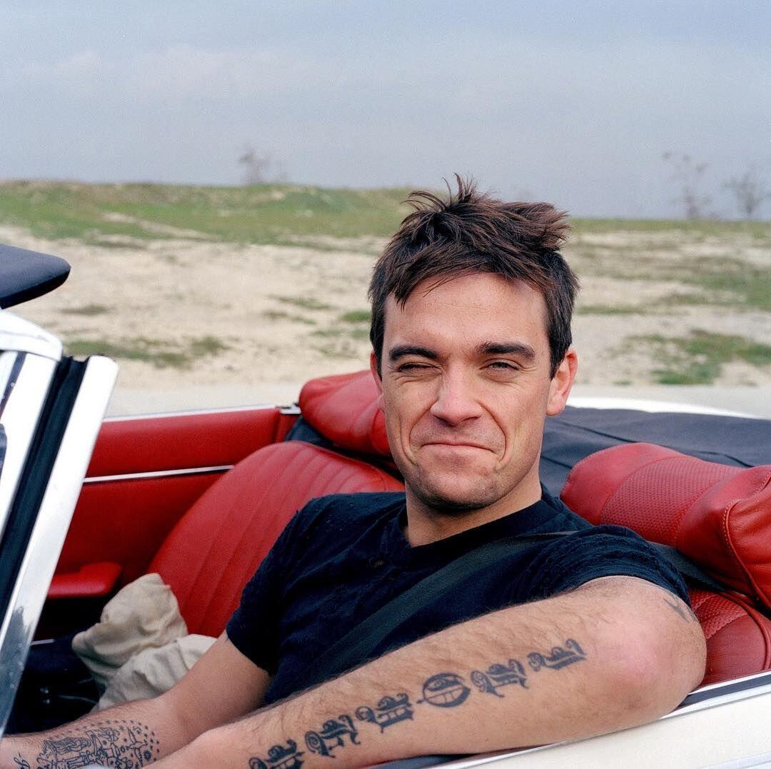 Artis Pembuka Piala Dunia 2018, Ini 10 Potret Karier Robbie Williams