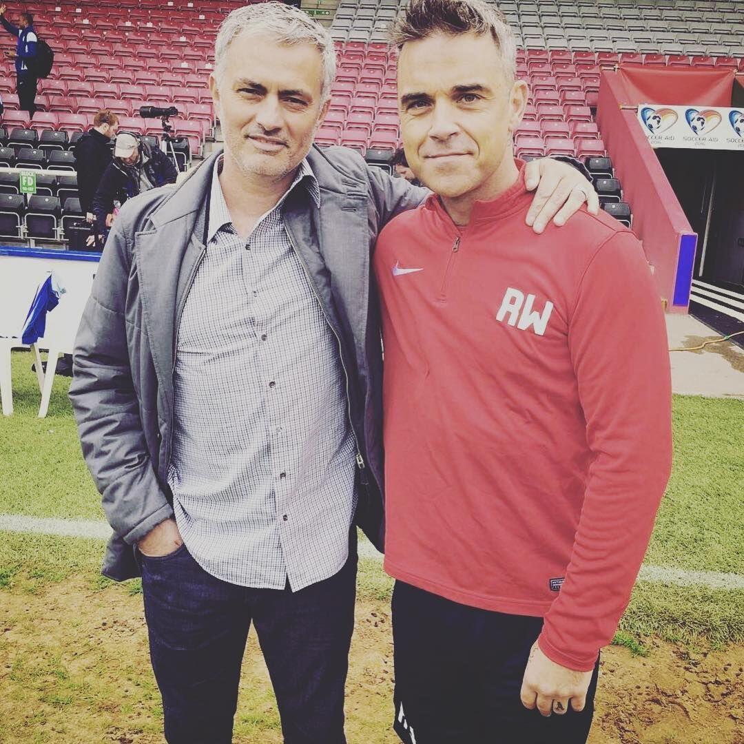 Artis Pembuka Piala Dunia 2018, Ini 10 Potret Karier Robbie Williams