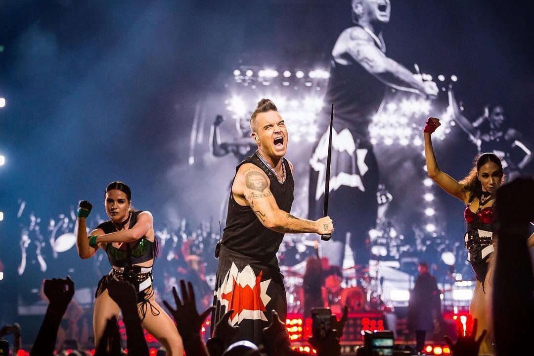 Artis Pembuka Piala Dunia 2018, Ini 10 Potret Karier Robbie Williams