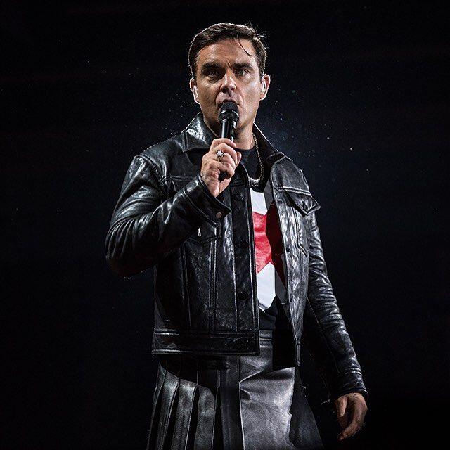 Artis Pembuka Piala Dunia 2018, Ini 10 Potret Karier Robbie Williams