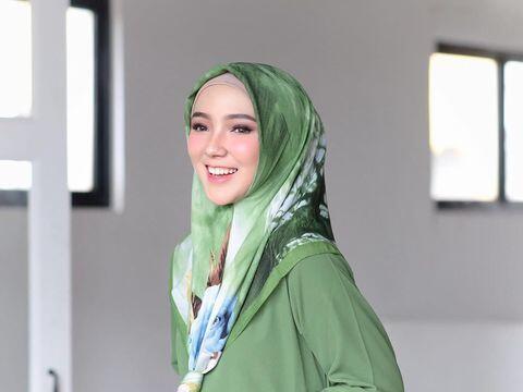 6 Tips Gunakan Makeup Saat Lebaran, Biar Awet Seharian!