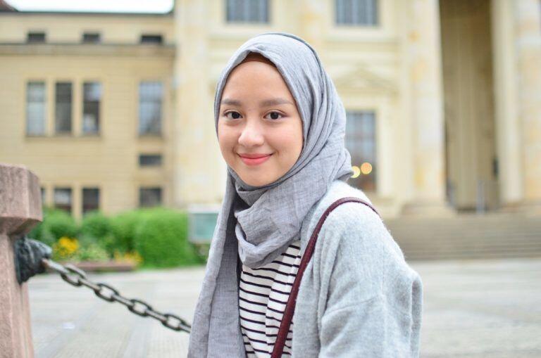 6 Tips Gunakan Makeup Saat Lebaran, Biar Awet Seharian!