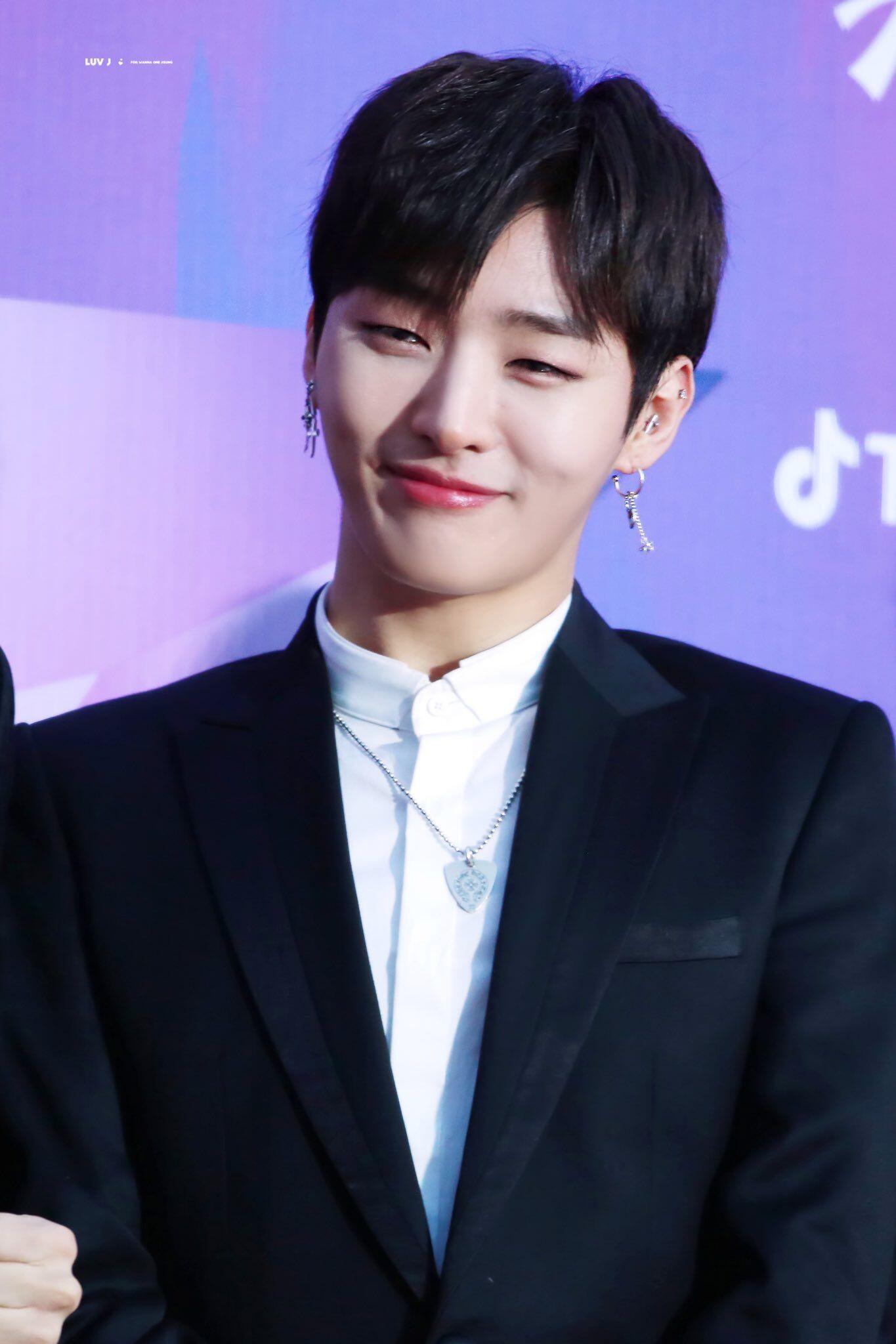 Kemampuan Leadership yang Baik, 5 Idol KPop Ini Cocok Jadi Politisi