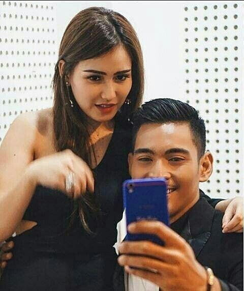 10 Potret Kedekatan Ayu Ting Ting dan Robby Purba, Serasi deh!