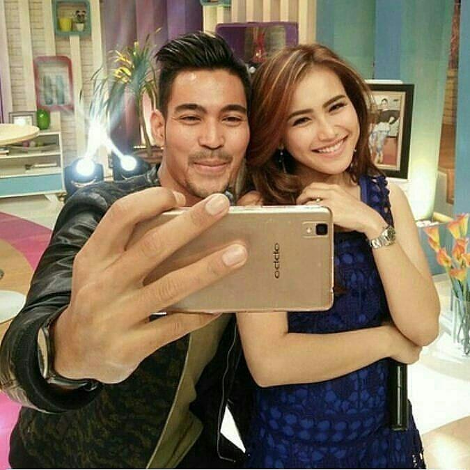 10 Potret Kedekatan Ayu Ting Ting dan Robby Purba, Serasi deh!