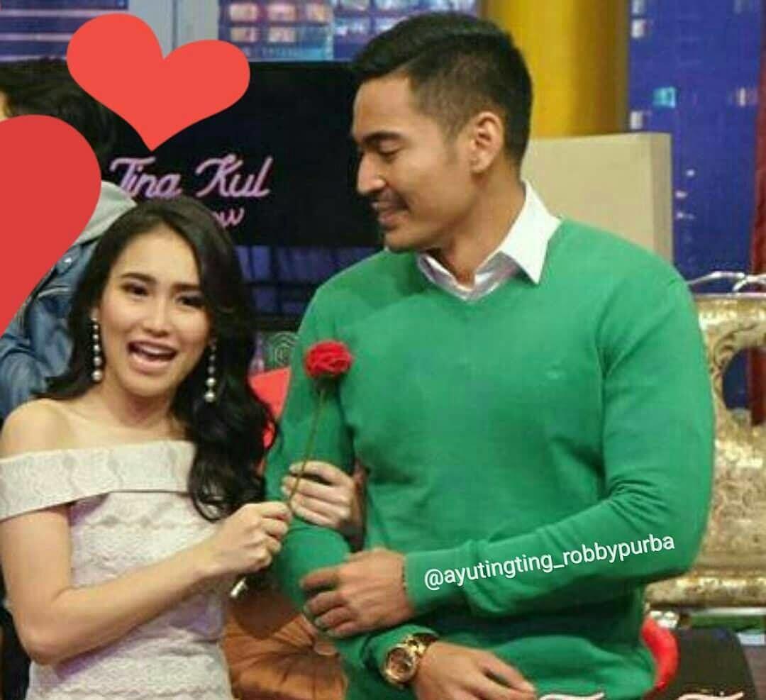 10 Potret Kedekatan Ayu Ting Ting dan Robby Purba, Serasi deh!