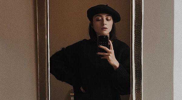Suka Outfit Hitam? Contek Gaya Lolita Agustine yang Simple Tapi Kece