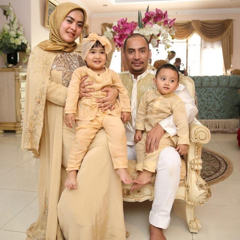 Gambar Keluarga Islami Baju Lebaran Keluarga  Artis Gambar  Islami 