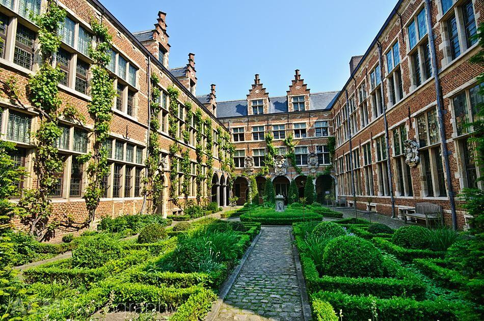 5 Tempat yang Wajib Dikunjungi Saat Traveling ke Antwerp, Belgia