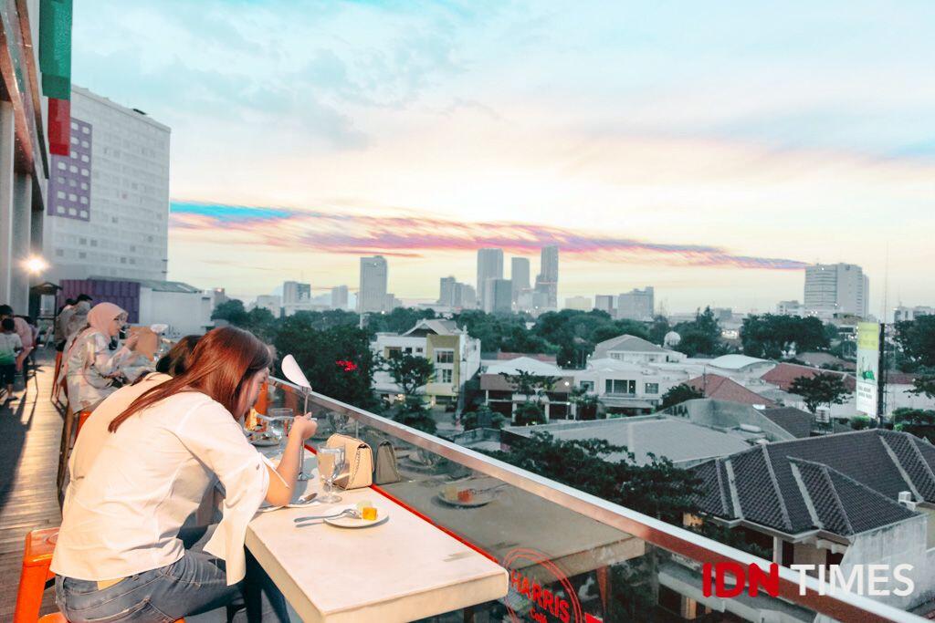 25 Potret Kece Hotel Harris Surabaya, Rekomendasi Halal Bihalal Seru