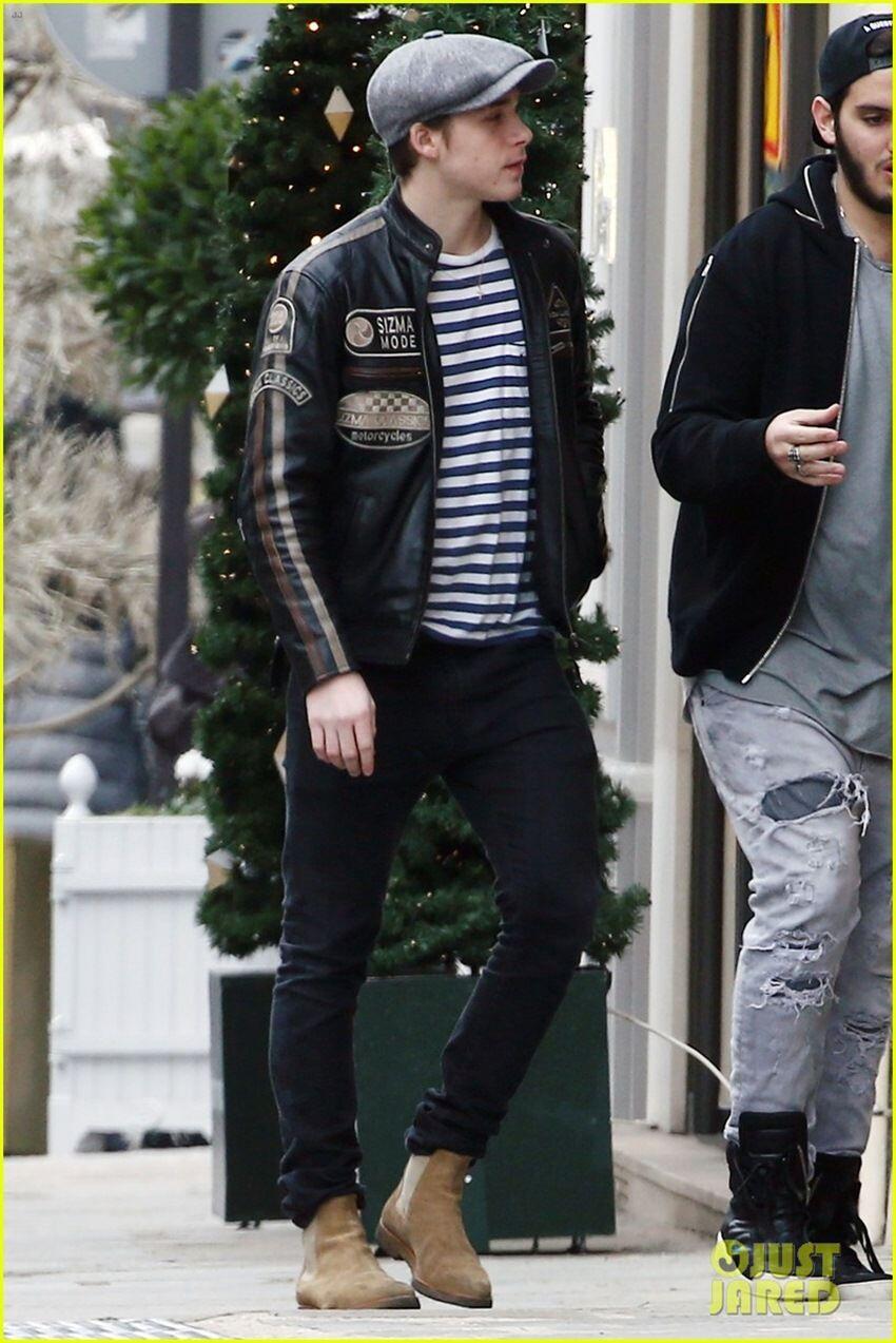 9 Style 'Newsboy Cap' ala Brooklyn Beckham, Kece Abis Buat Nongkrong