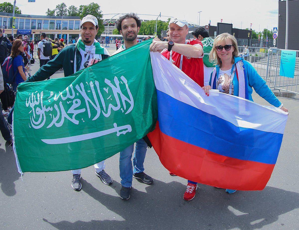 FOTO-FOTO: Suasana Moskow, Fans Arab dan Rusia Bersatu