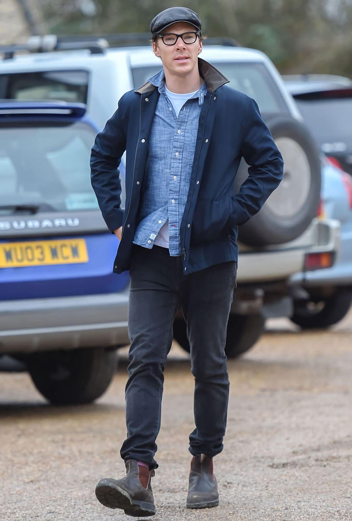 9 Gaya Mix & Match Topi Ala Benedict Cumberbatch, Kece Abis!