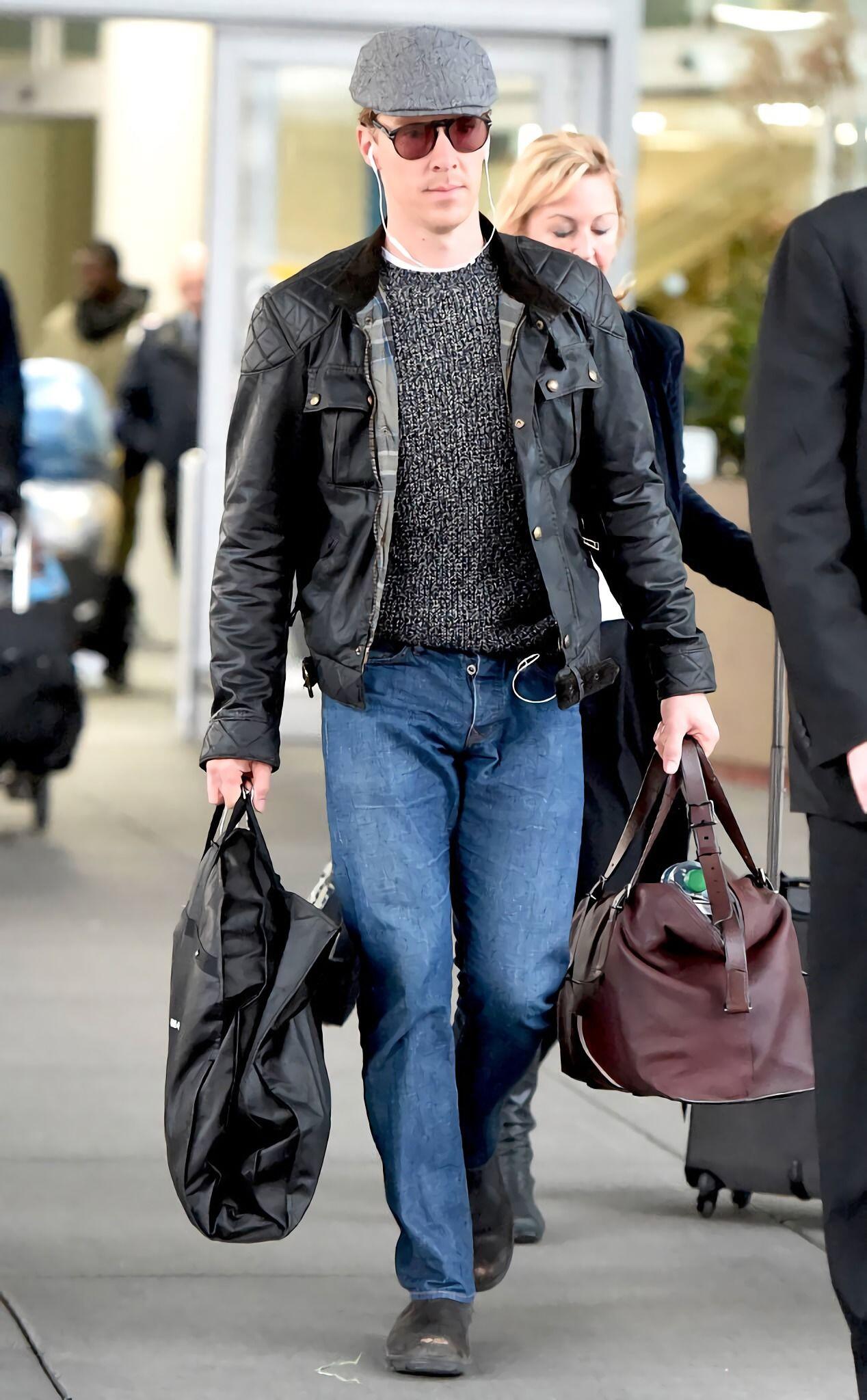 9 Gaya Mix & Match Topi Ala Benedict Cumberbatch, Kece Abis!