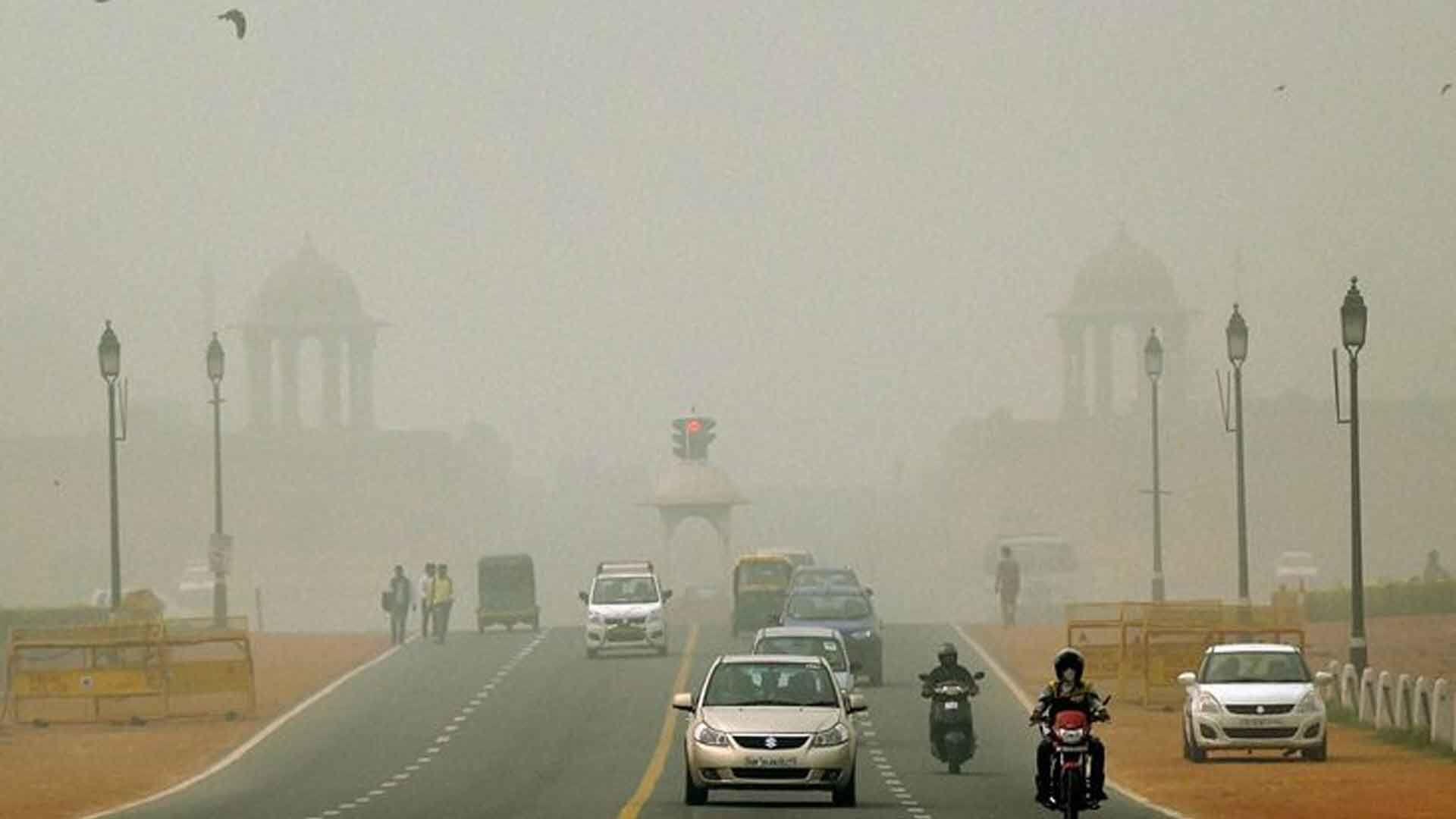 Kota New Delhi Diselimuti Kabut Debu yang Mengganggu Pernapasan