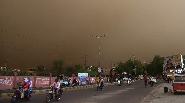Kota New Delhi Diselimuti Kabut Debu yang Mengganggu Pernapasan