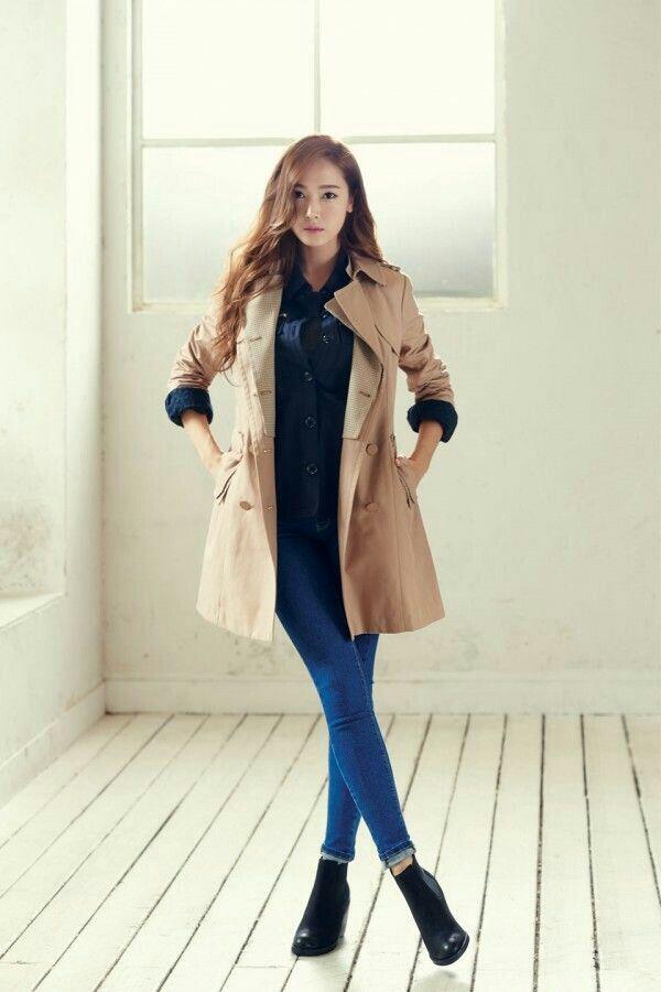 10 Gaya Inspirasi Jeans ala Designer Asal Korea, Jessica Jung