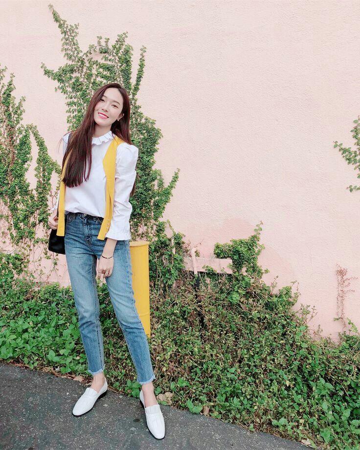 10 Gaya Inspirasi Jeans ala Designer Asal Korea, Jessica Jung