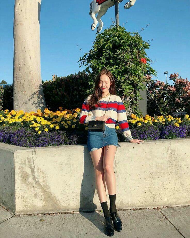 10 Gaya Inspirasi Jeans ala Designer Asal Korea, Jessica Jung