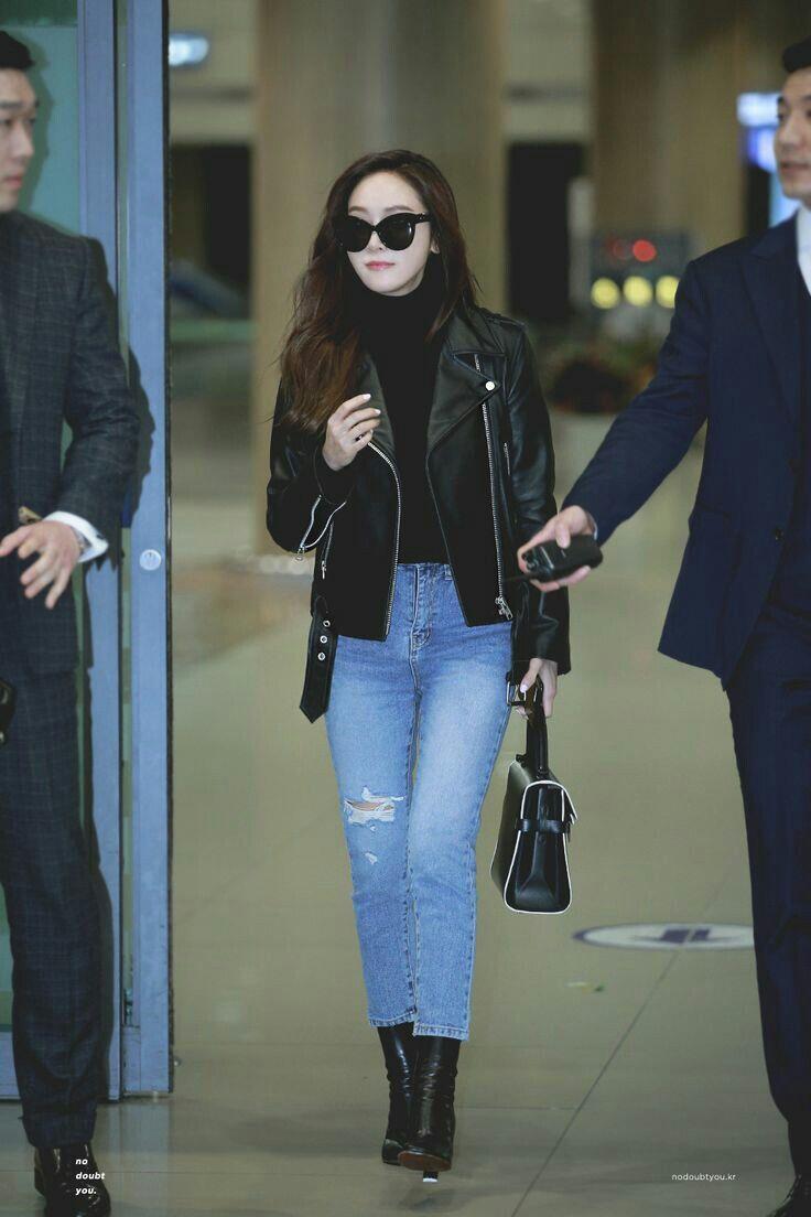 10 Gaya Inspirasi Jeans ala Designer Asal Korea, Jessica Jung