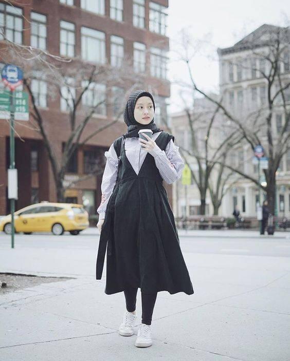 Hijab + Overall Dress = Kombinasi Ciamik yang Bikin Penampilanmu Jadi Manis dan Girly