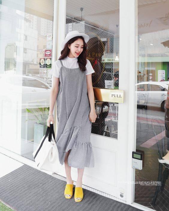 Hijab + Overall Dress = Kombinasi Ciamik yang Bikin Penampilanmu Jadi Manis dan Girly