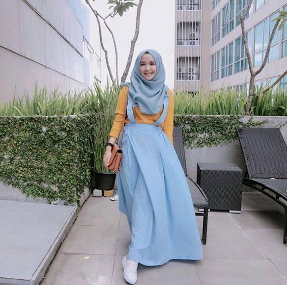 Hijab + Overall Dress = Kombinasi Ciamik yang Bikin Penampilanmu Jadi Manis dan Girly