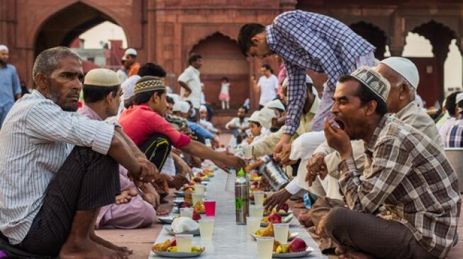 Melongok Tradisi Unik Lebaran di 7 Negara, Indonesia Ada Lho!