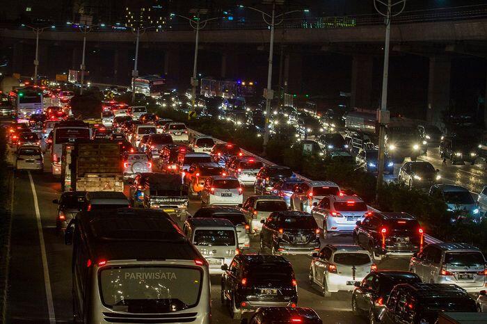 Menimbang untung rugi integrasi tarif tol JORR