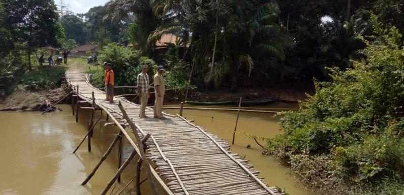 UDAH TAHU JEMBATAN MAU AMBLAS, TETEP AJA NEKAT. BEGINI AKIBATNYA