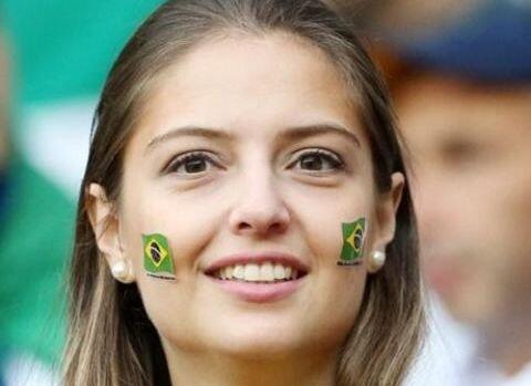 Super Cetar! 10 Potret Suporter Brazil Ini Seperti Super Model Papan Atas