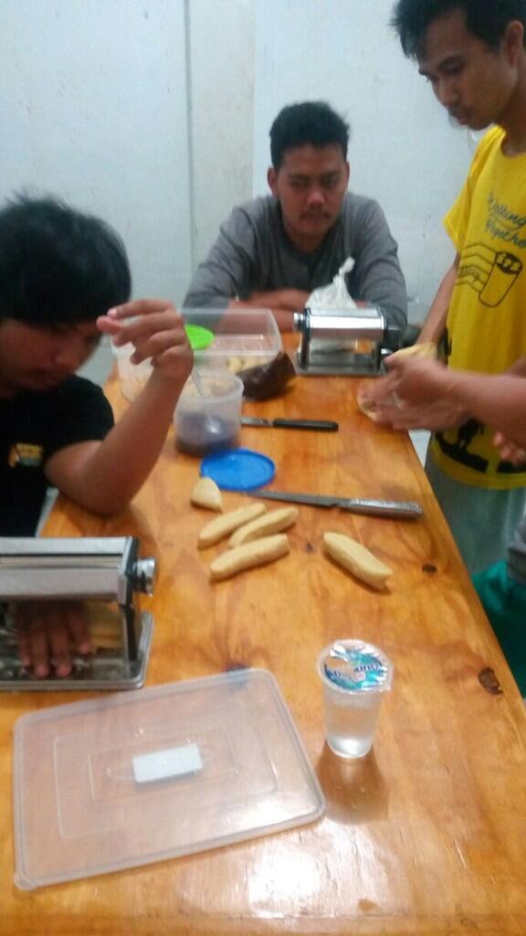 Take Over full usaha makanan ringan di Bekasi profit 50% lebih (jgn masuk jika ragu)