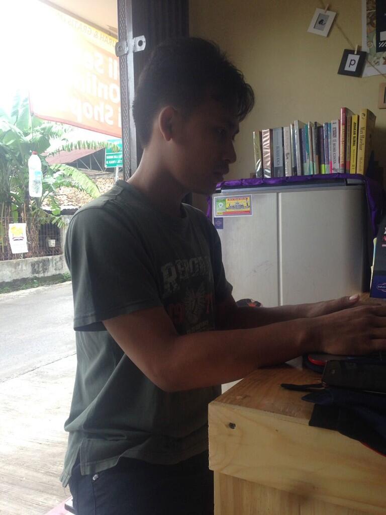 Aku dan Koleksiku: Buku yang Awalnya "Tuntutan" menjadi Tuntunan