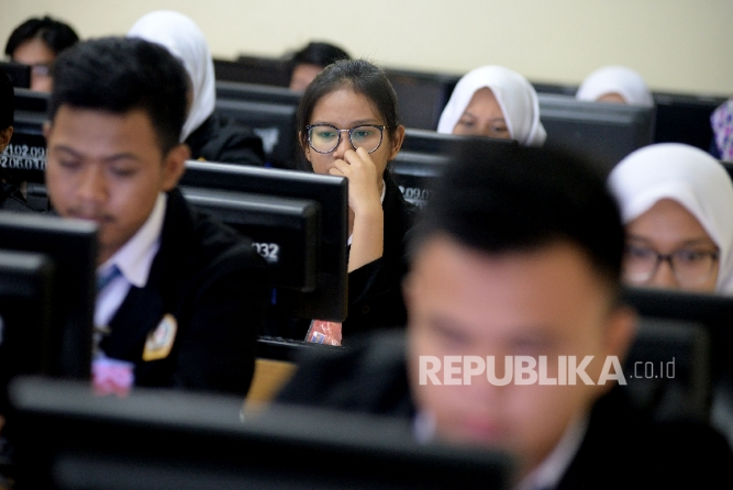 Orang Tua Keluhkan Rencana Kenaikan SPP SMA/SMK