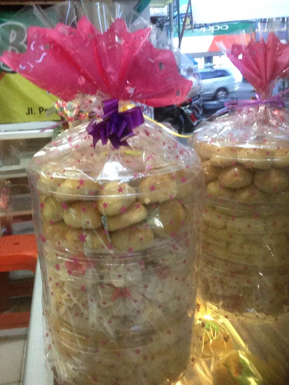 Sepaket Kue Nastar - Kastengel - Putri Salju Hanya Rp.95.000