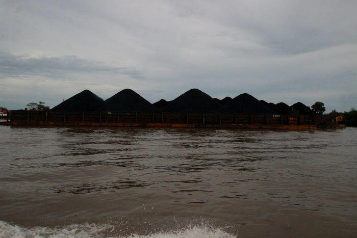 Bongkar muat batu bara tetap berjalan meski diprotes nelayan